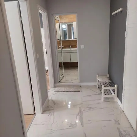 アパート Thehouse - Kamenitza ヴェリングラード